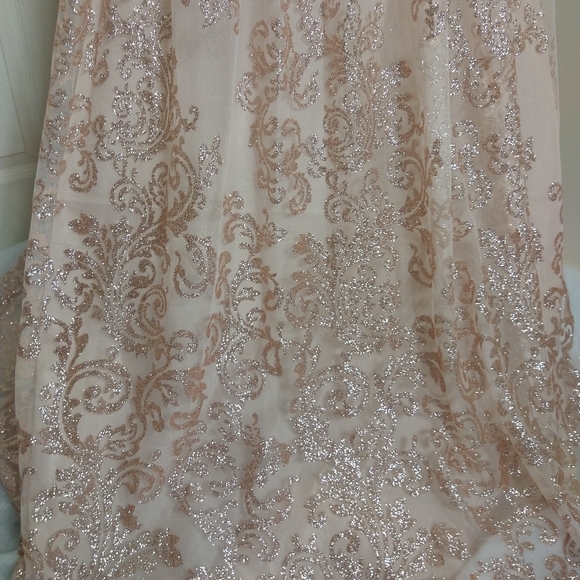 Gorgeous formal gown - Picture 2 of 7